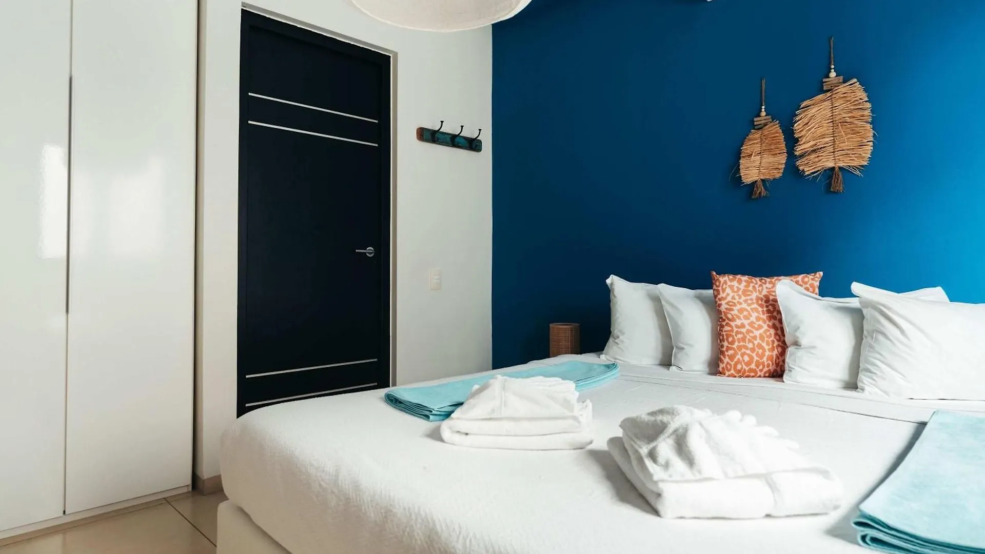 Apartment Seabreeze Retreat Stylish Blue Bay Residence Sint Michiel
