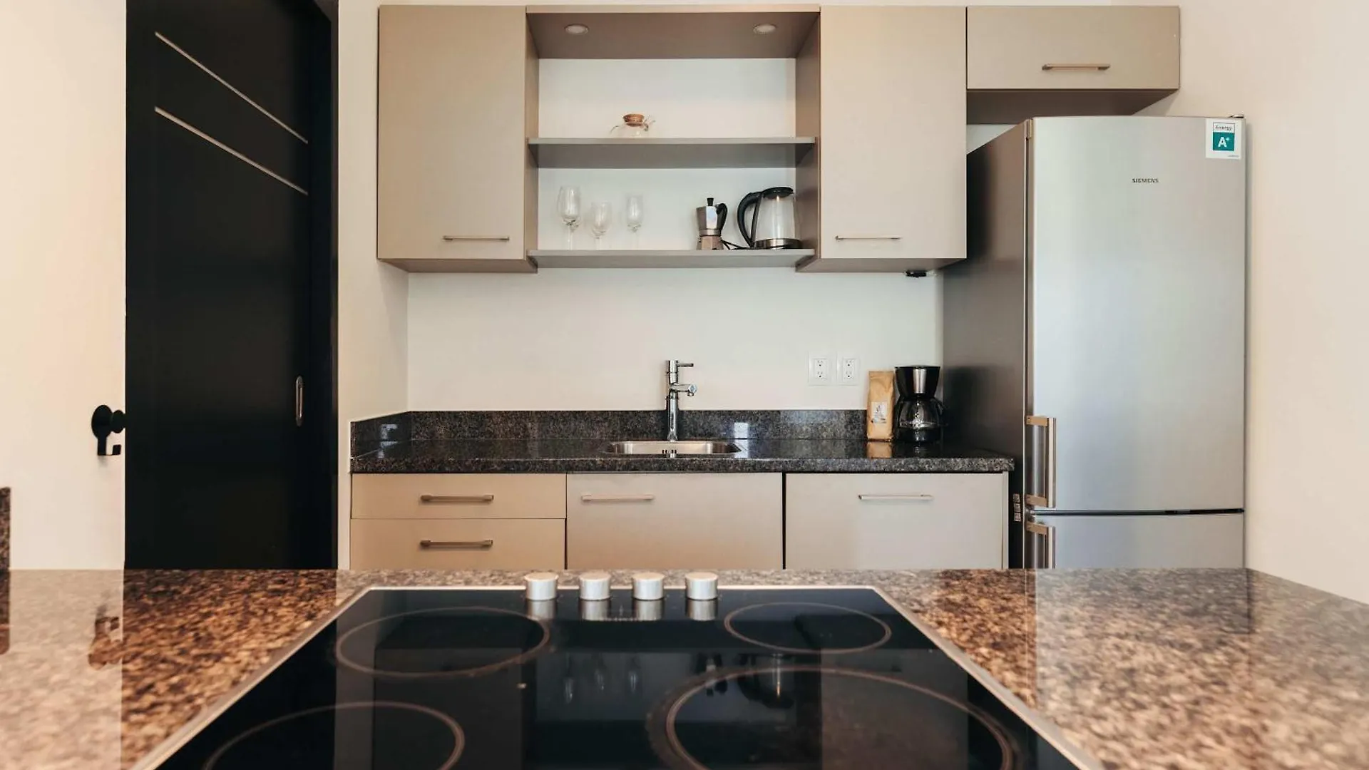 Seabreeze Retreat Stylish Blue Bay Residence Dorp Dorp Sint Michiel 아파트